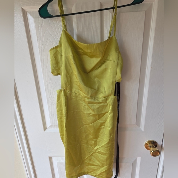 Pretty Little Thing Satin Mini Dress US 6 Cutout NWT Chartreuse Green - Picture 1 of 8
